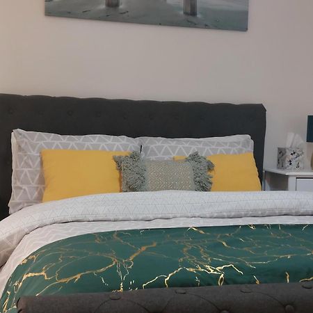 Lovely 2-Bed House In The Heart Of Woodhouse Leeds Лийдс Екстериор снимка