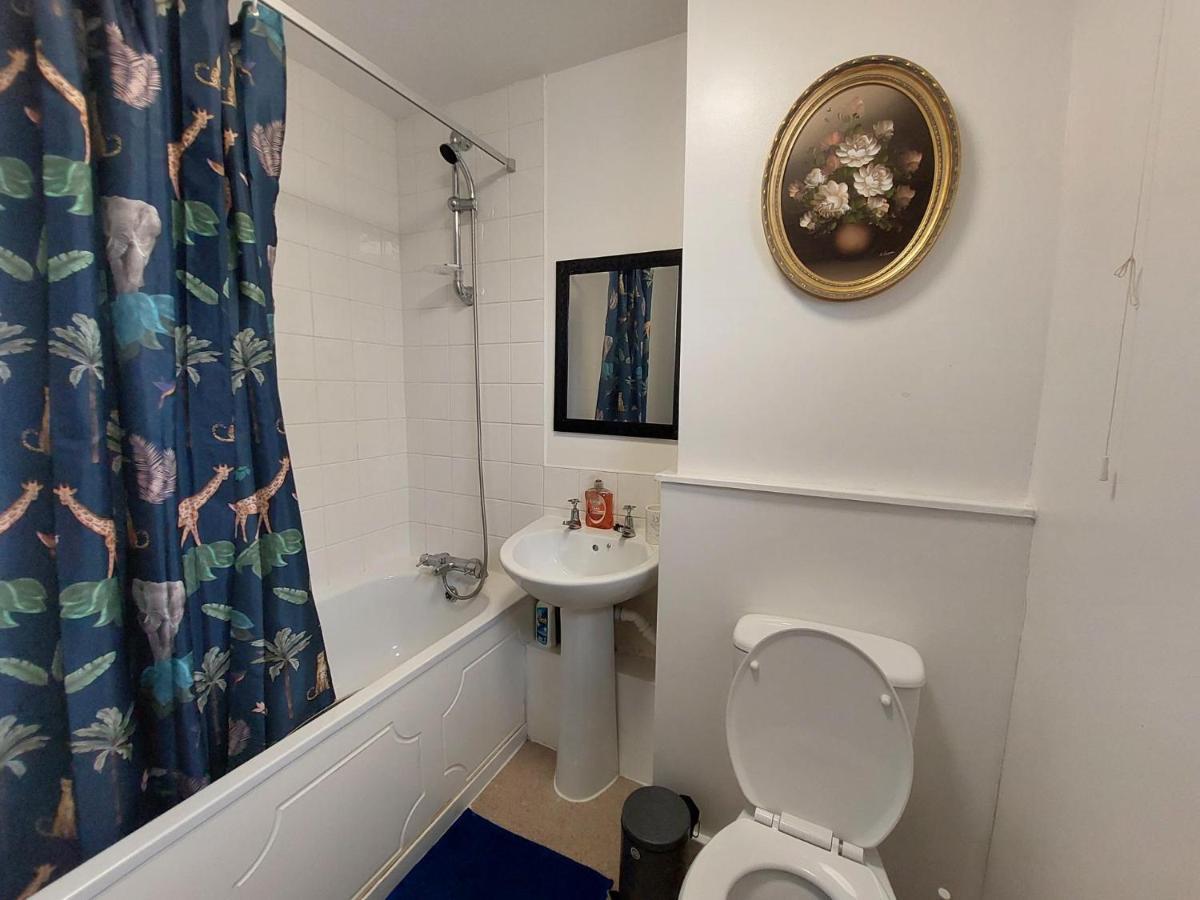Lovely 2-Bed House In The Heart Of Woodhouse Leeds Лийдс Екстериор снимка