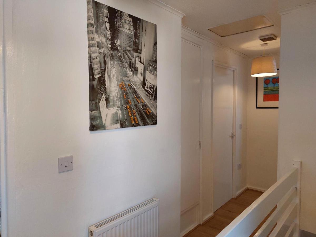 Lovely 2-Bed House In The Heart Of Woodhouse Leeds Лийдс Екстериор снимка