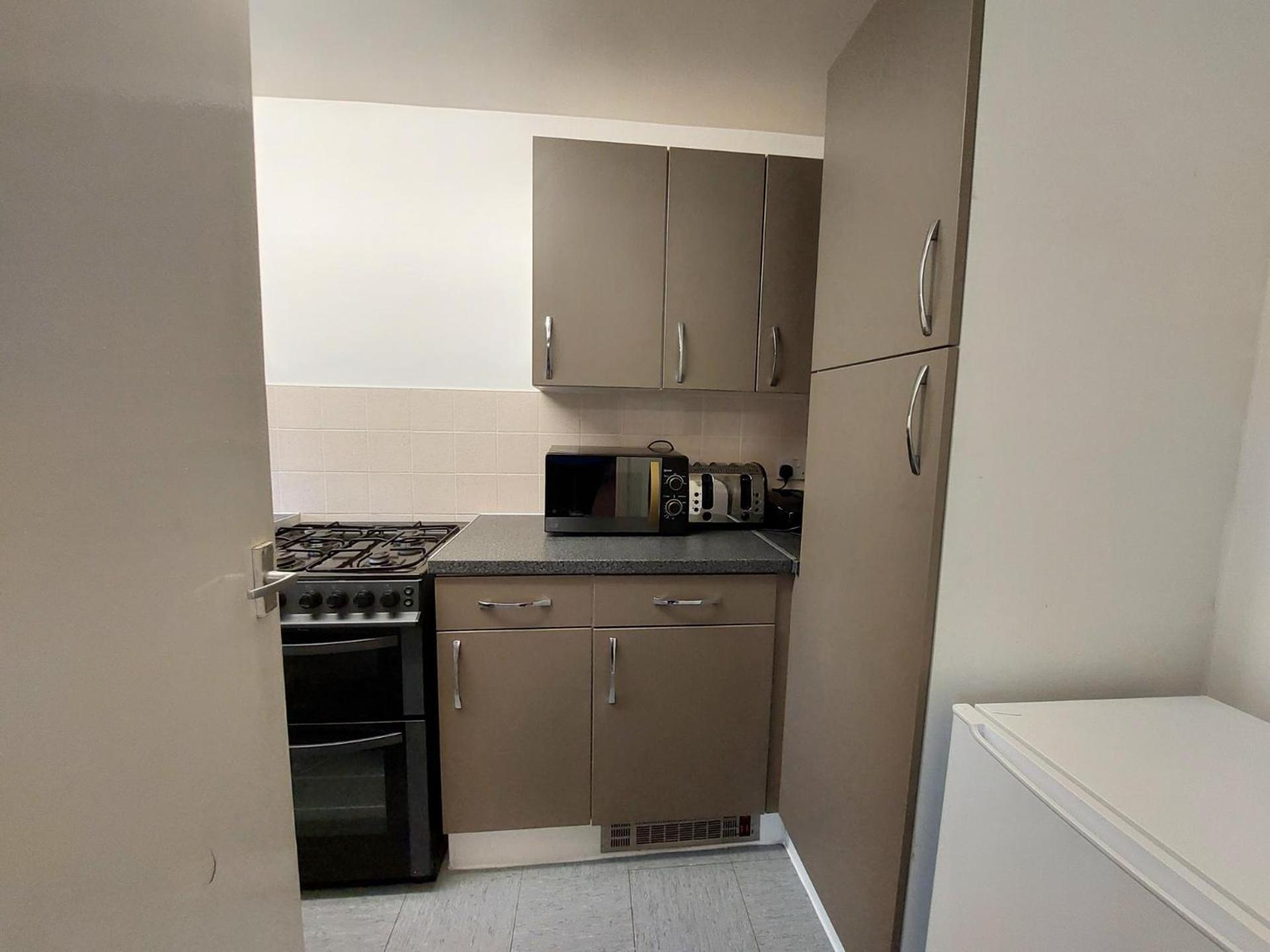 Lovely 2-Bed House In The Heart Of Woodhouse Leeds Лийдс Екстериор снимка