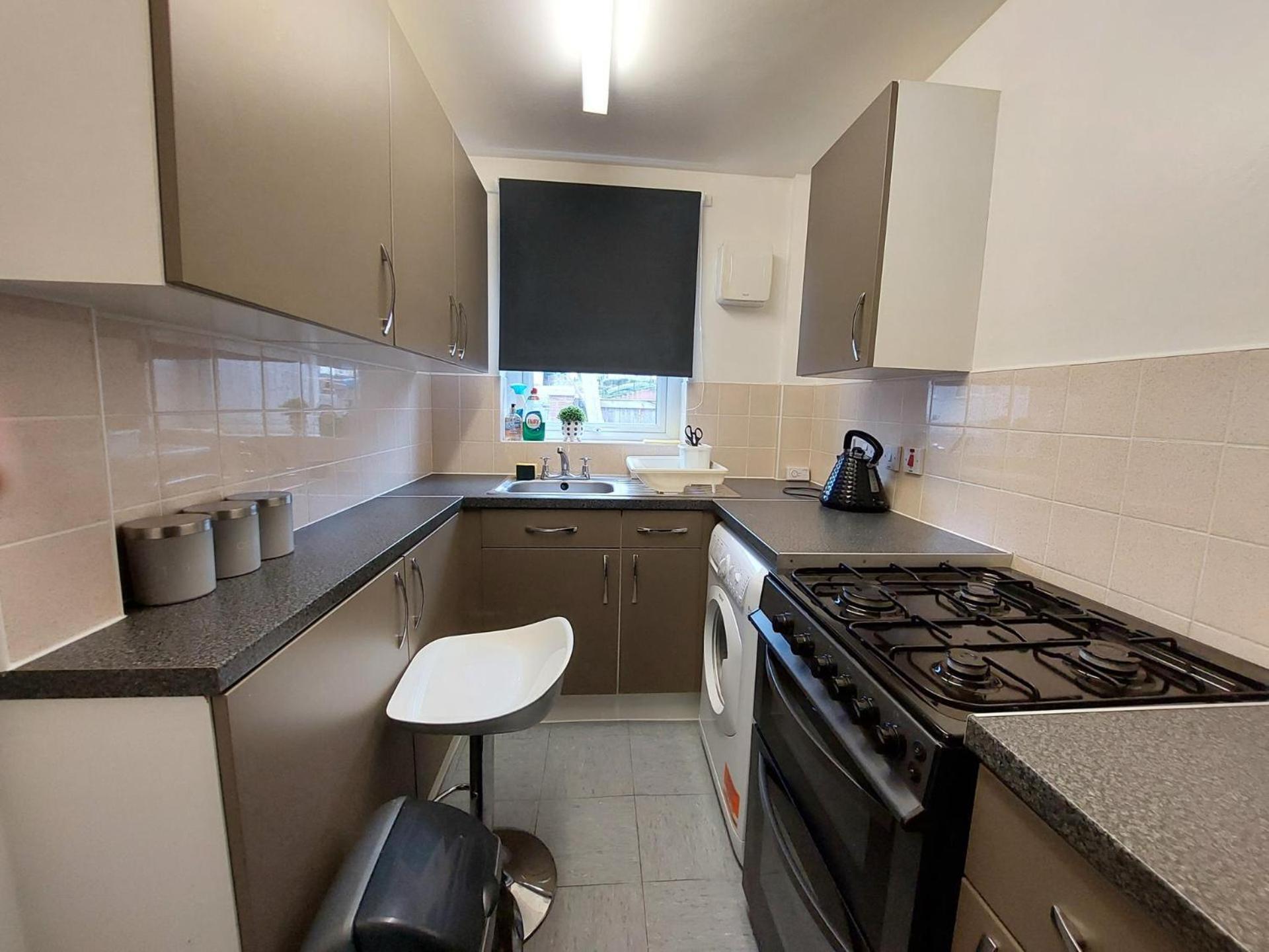 Lovely 2-Bed House In The Heart Of Woodhouse Leeds Лийдс Екстериор снимка
