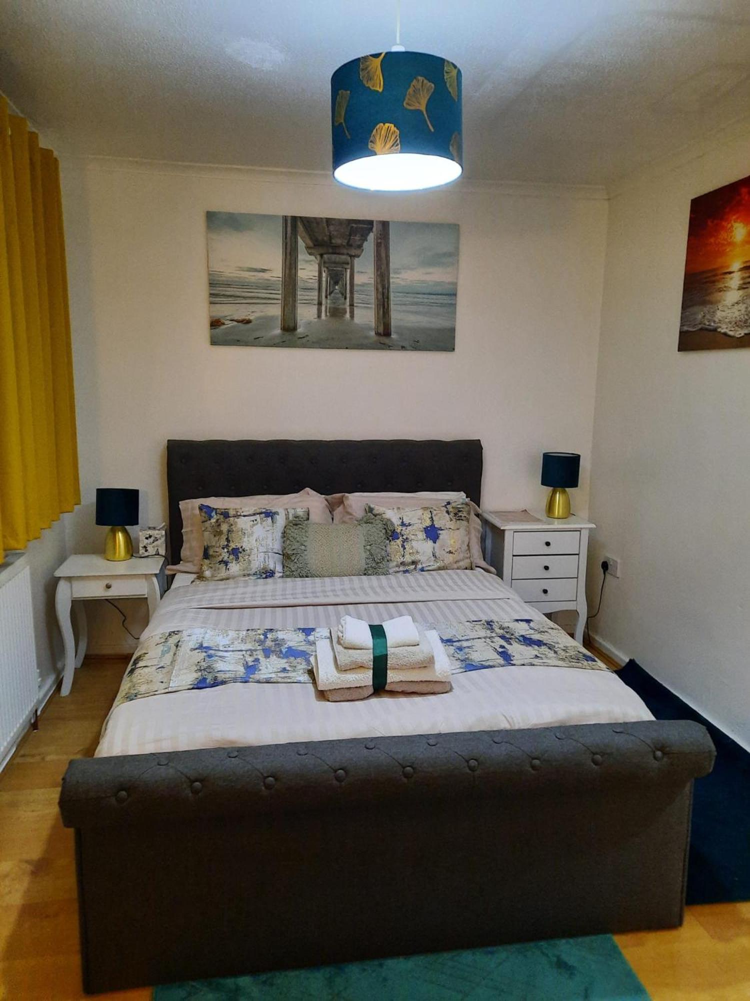 Lovely 2-Bed House In The Heart Of Woodhouse Leeds Лийдс Екстериор снимка