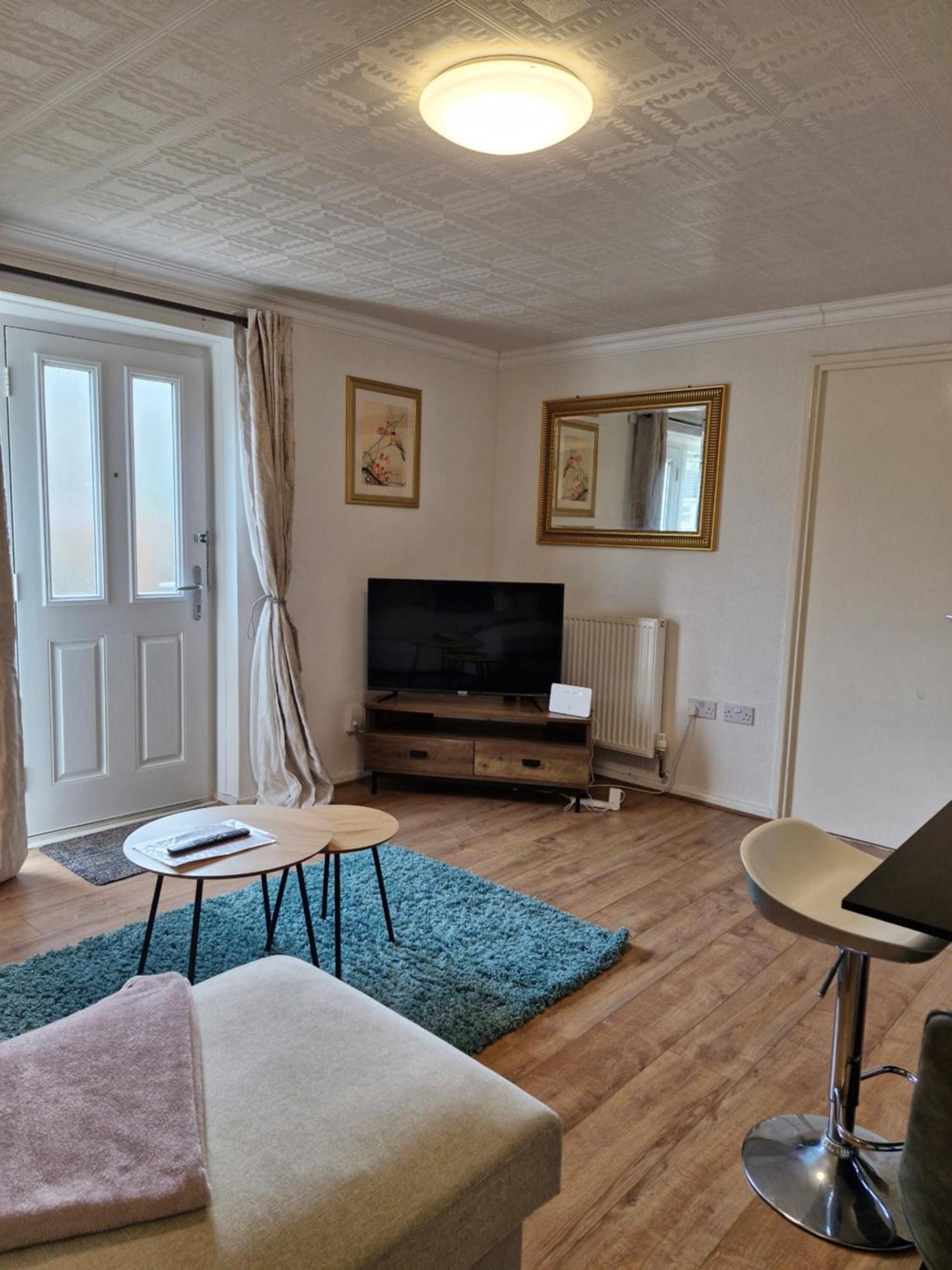 Lovely 2-Bed House In The Heart Of Woodhouse Leeds Лийдс Екстериор снимка